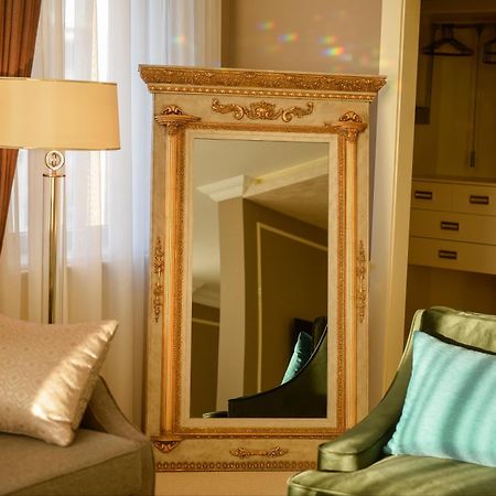 Royal Casino & Hotel Batumi Bagian luar foto