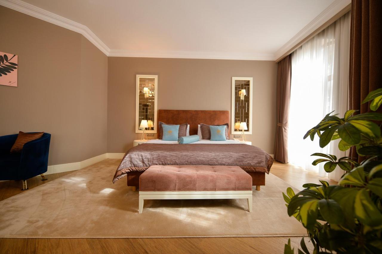 Royal Casino & Hotel Batumi Bagian luar foto