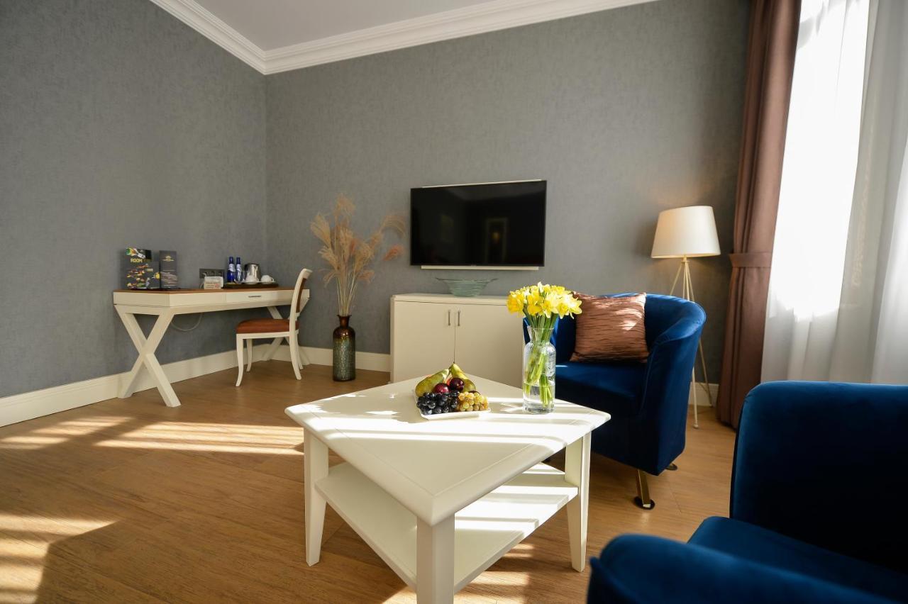 Royal Casino & Hotel Batumi Bagian luar foto