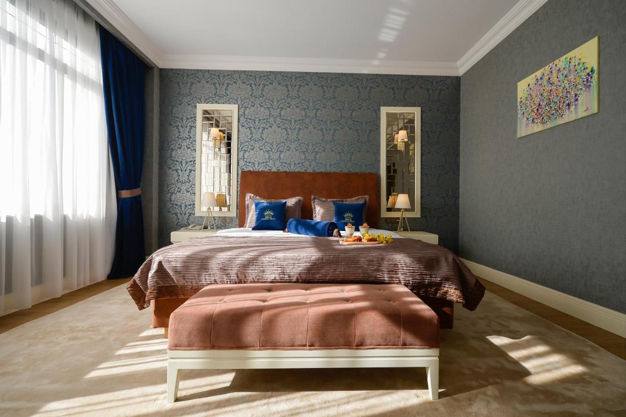 Royal Casino & Hotel Batumi Bagian luar foto