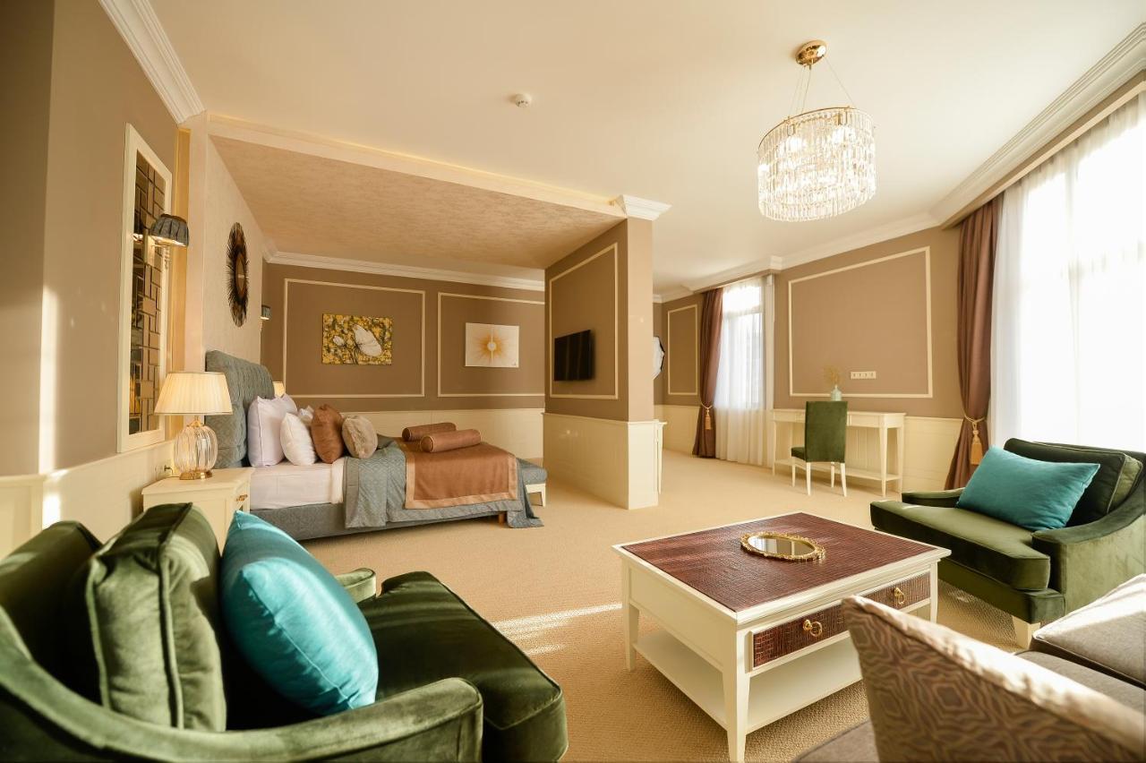 Royal Casino & Hotel Batumi Bagian luar foto