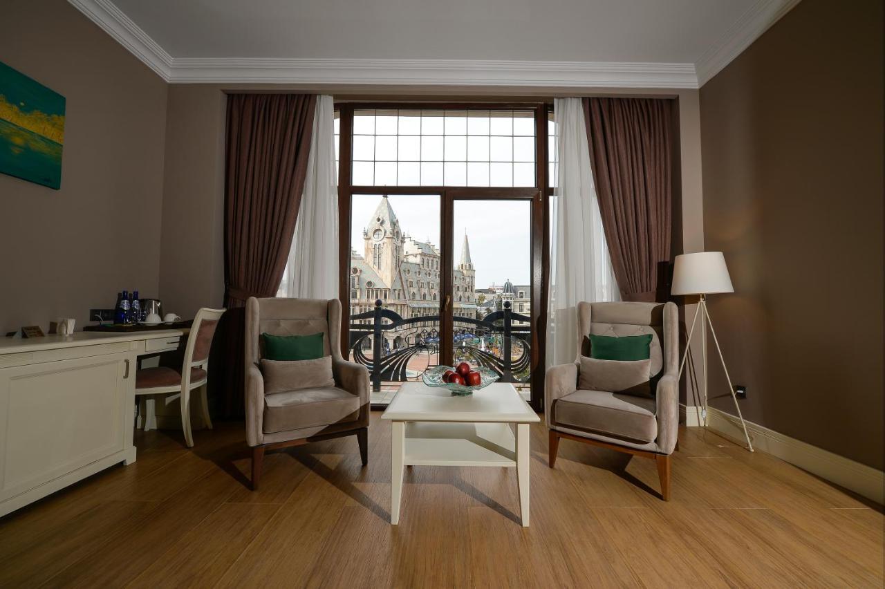 Royal Casino & Hotel Batumi Bagian luar foto