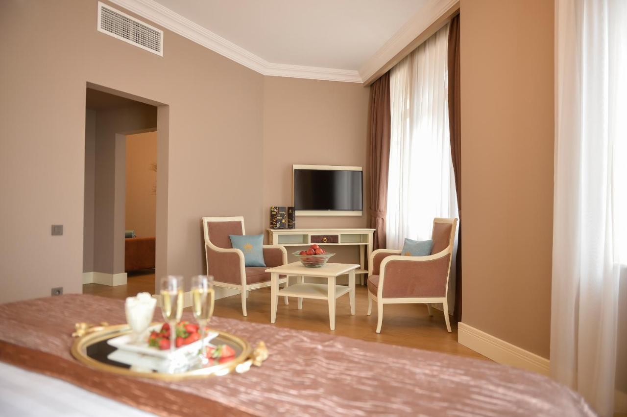 Royal Casino & Hotel Batumi Bagian luar foto