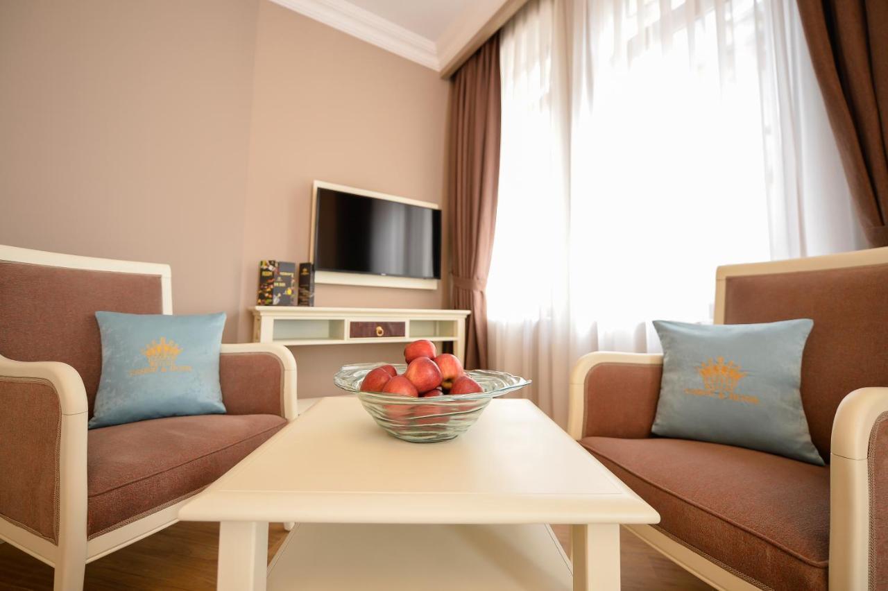 Royal Casino & Hotel Batumi Bagian luar foto