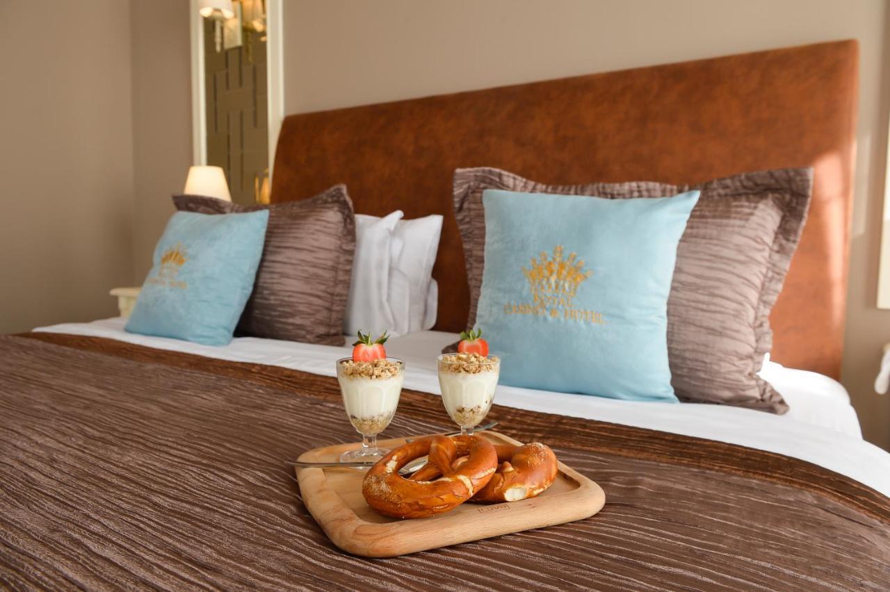 Royal Casino & Hotel Batumi Bagian luar foto