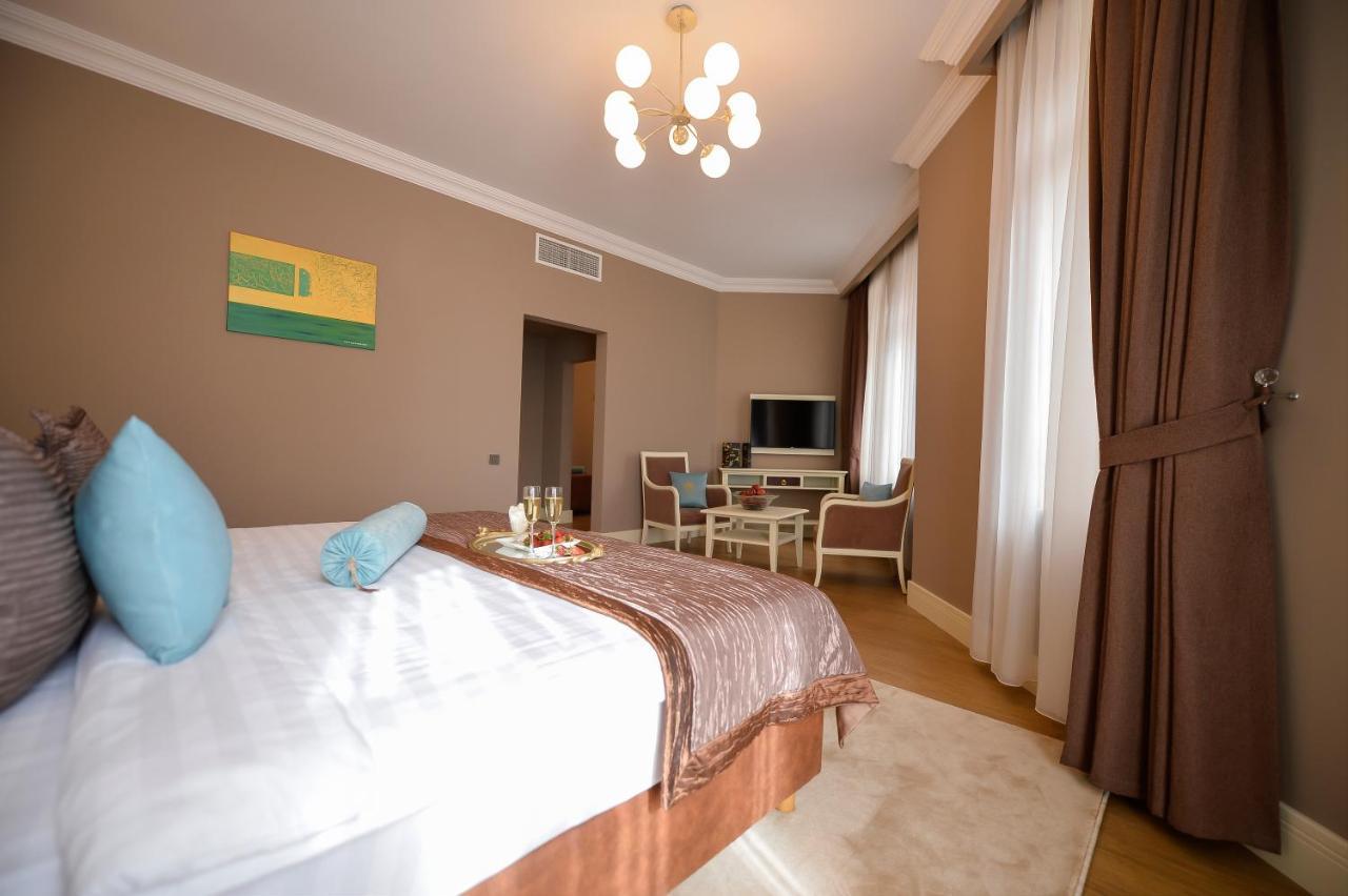 Royal Casino & Hotel Batumi Bagian luar foto