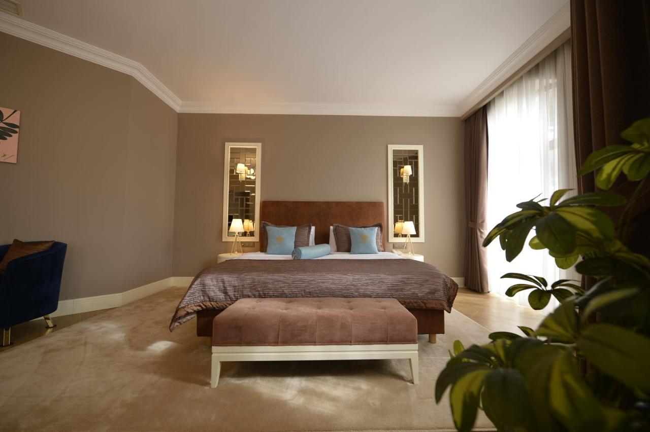 Royal Casino & Hotel Batumi Bagian luar foto