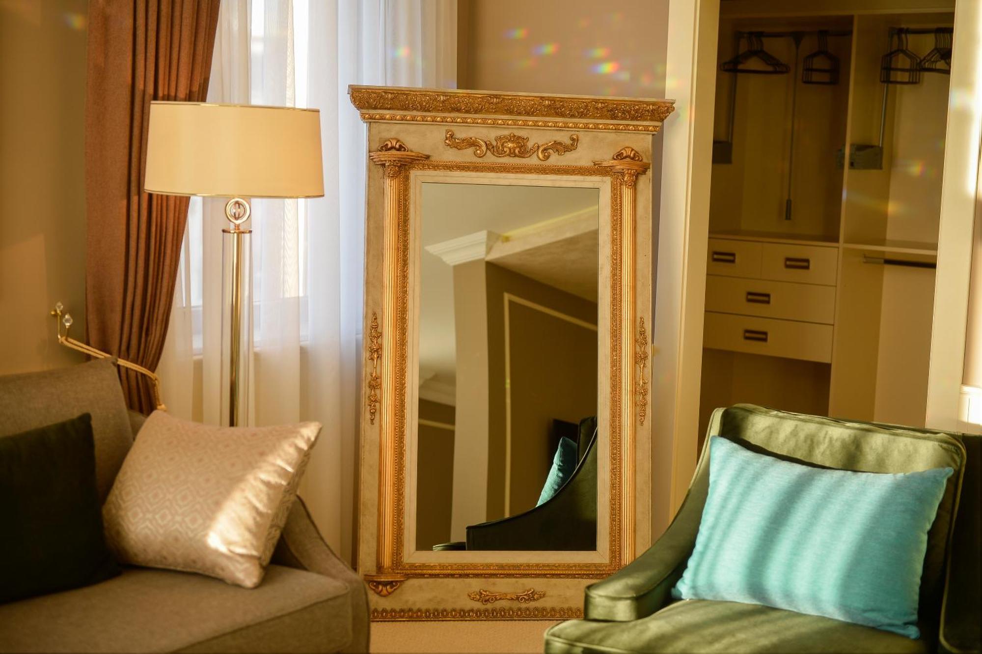 Royal Casino & Hotel Batumi Bagian luar foto