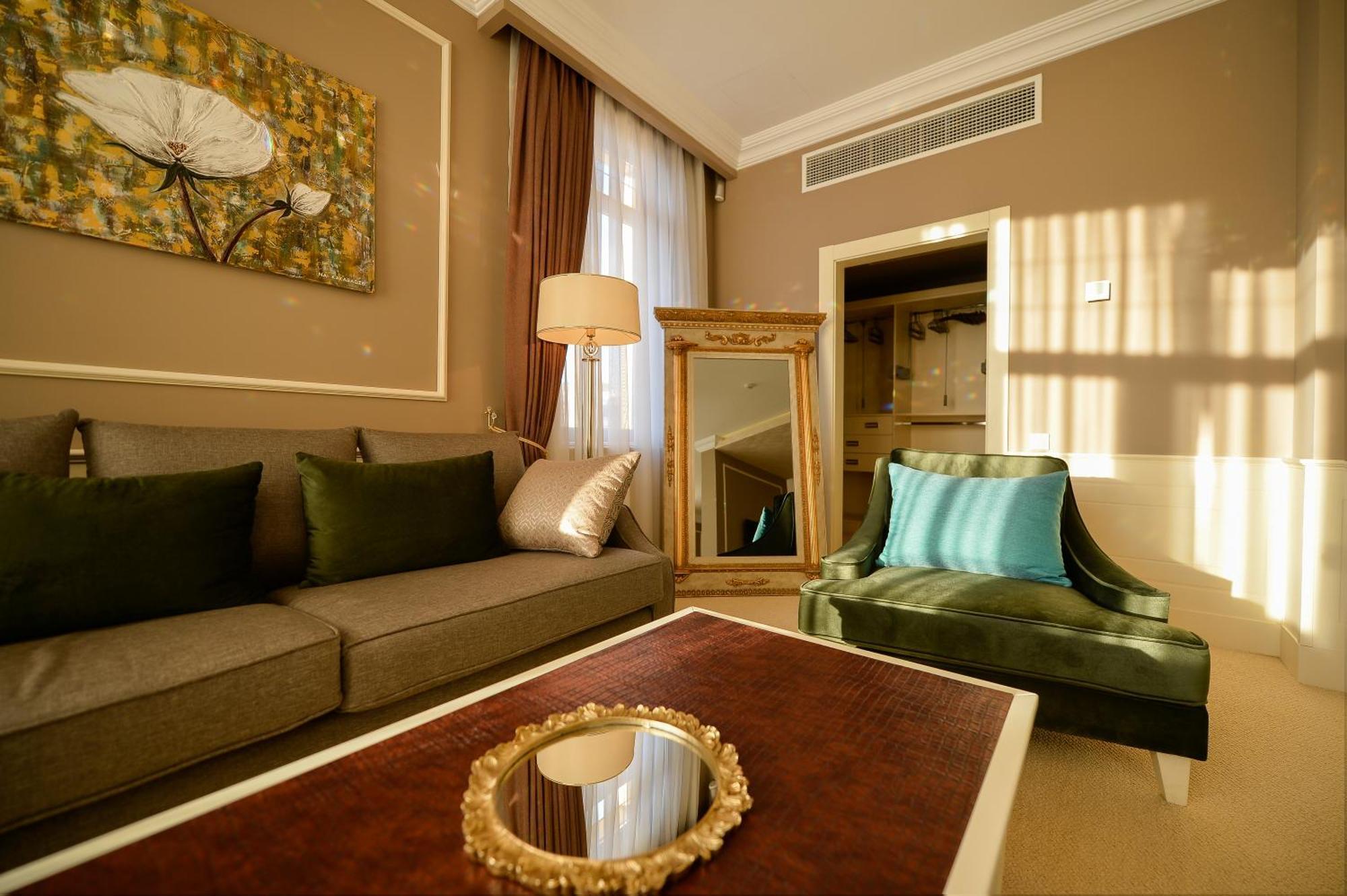 Royal Casino & Hotel Batumi Bagian luar foto