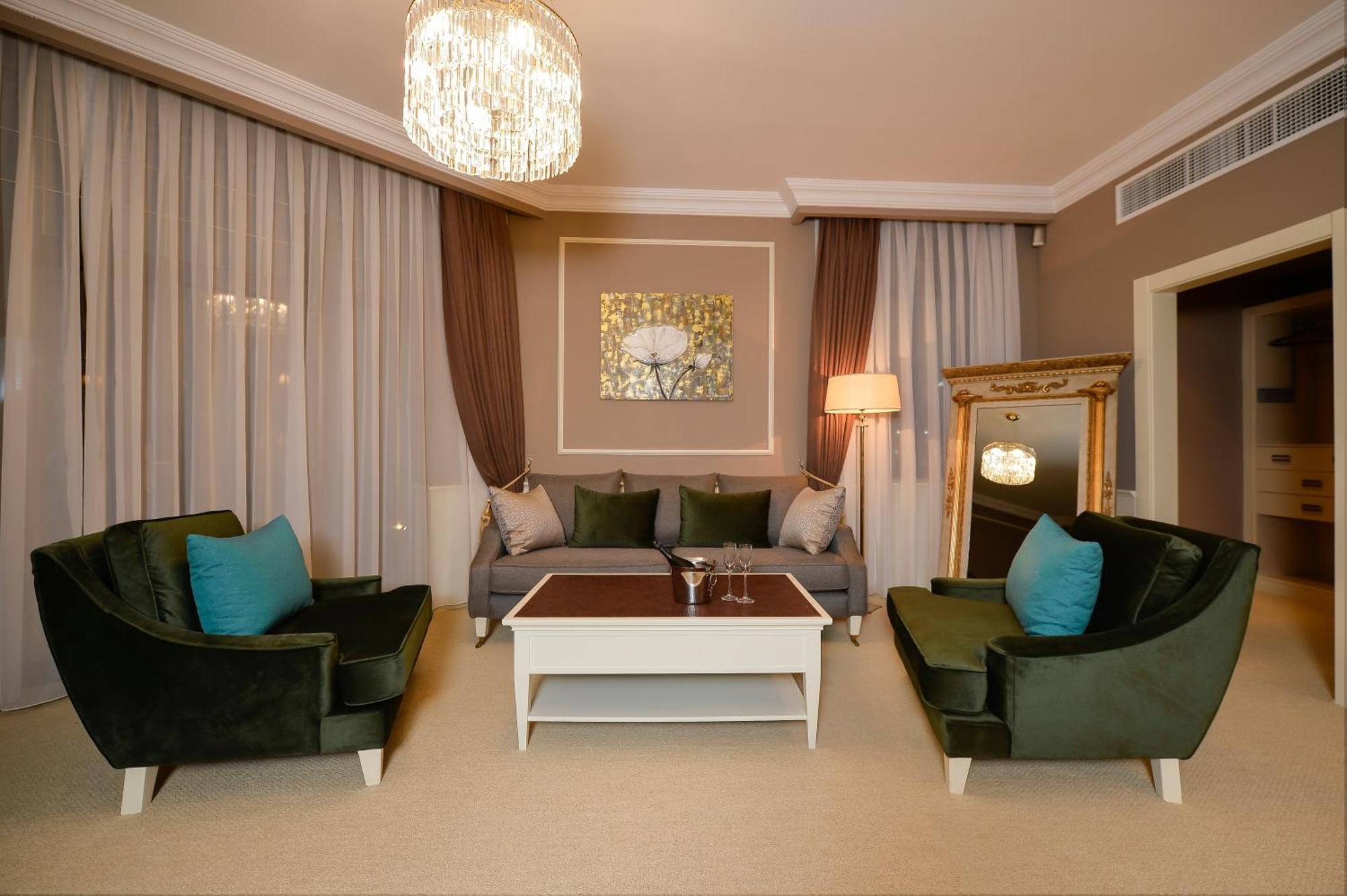 Royal Casino & Hotel Batumi Bagian luar foto